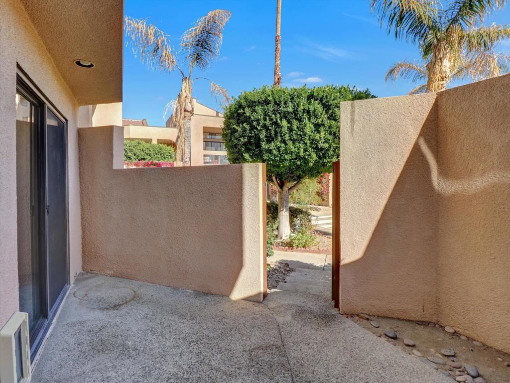 426 Village Square W