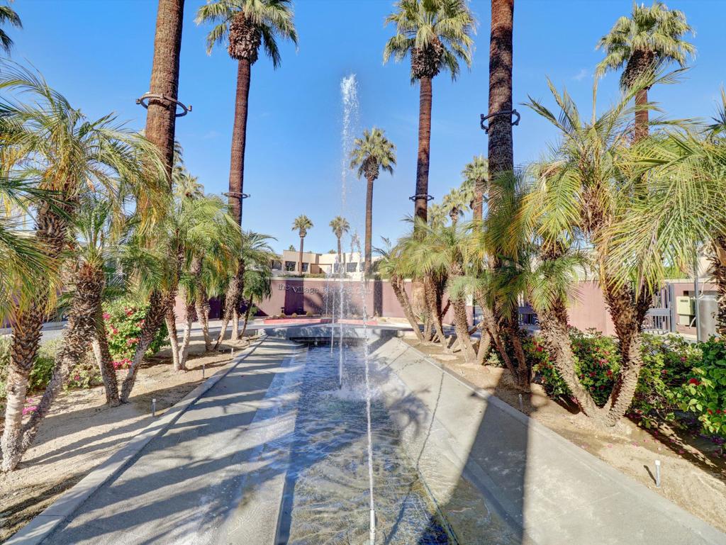 426 Village Square W