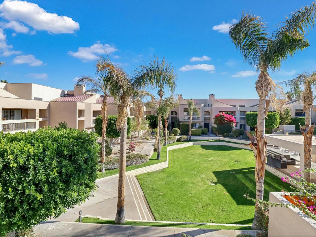 426 Village Square W