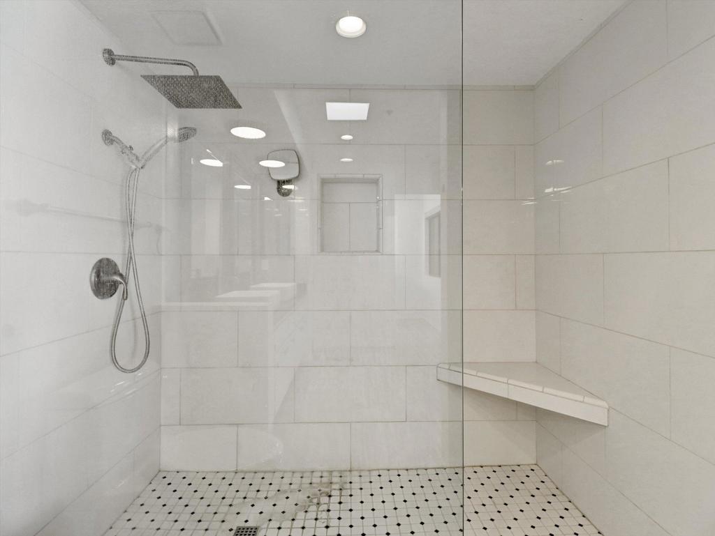 426 Village Square W