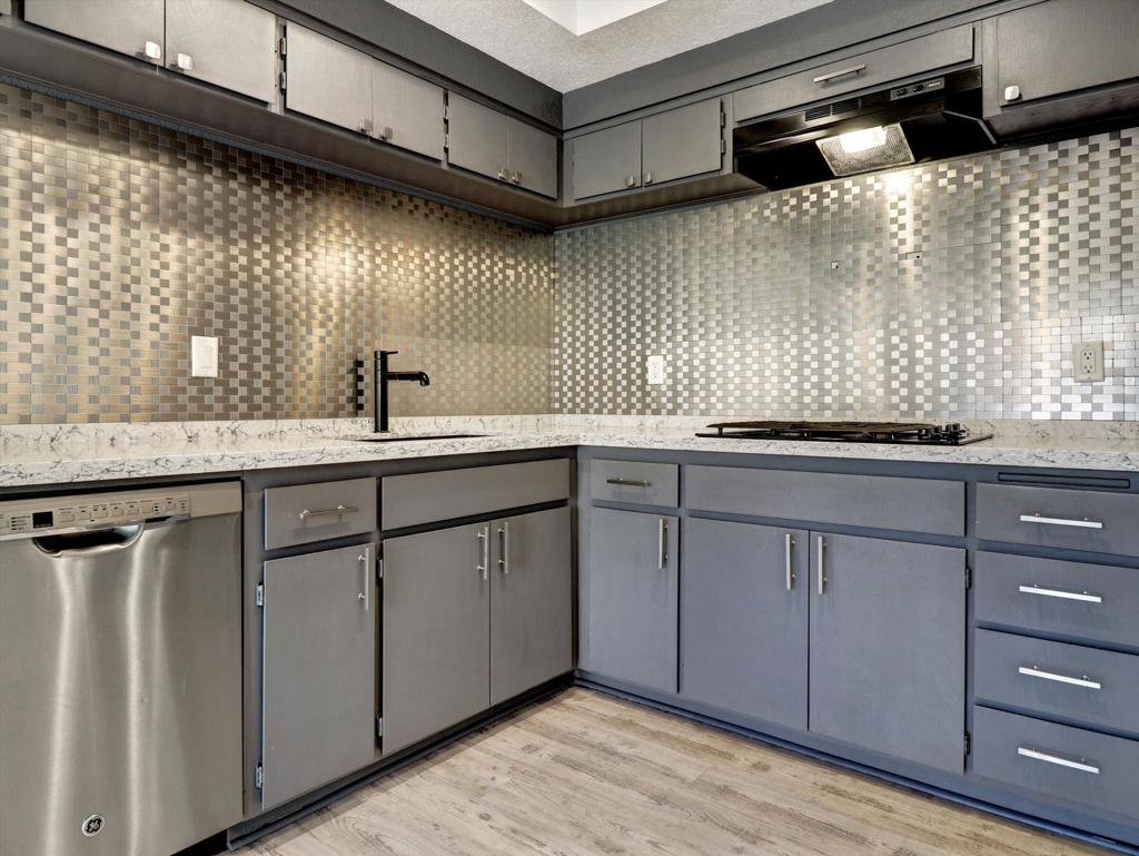 426 Village Square W