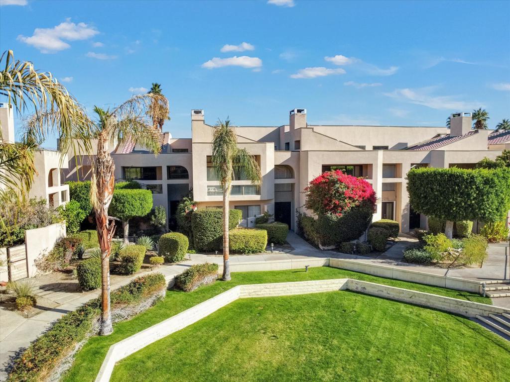 426 Village Square W