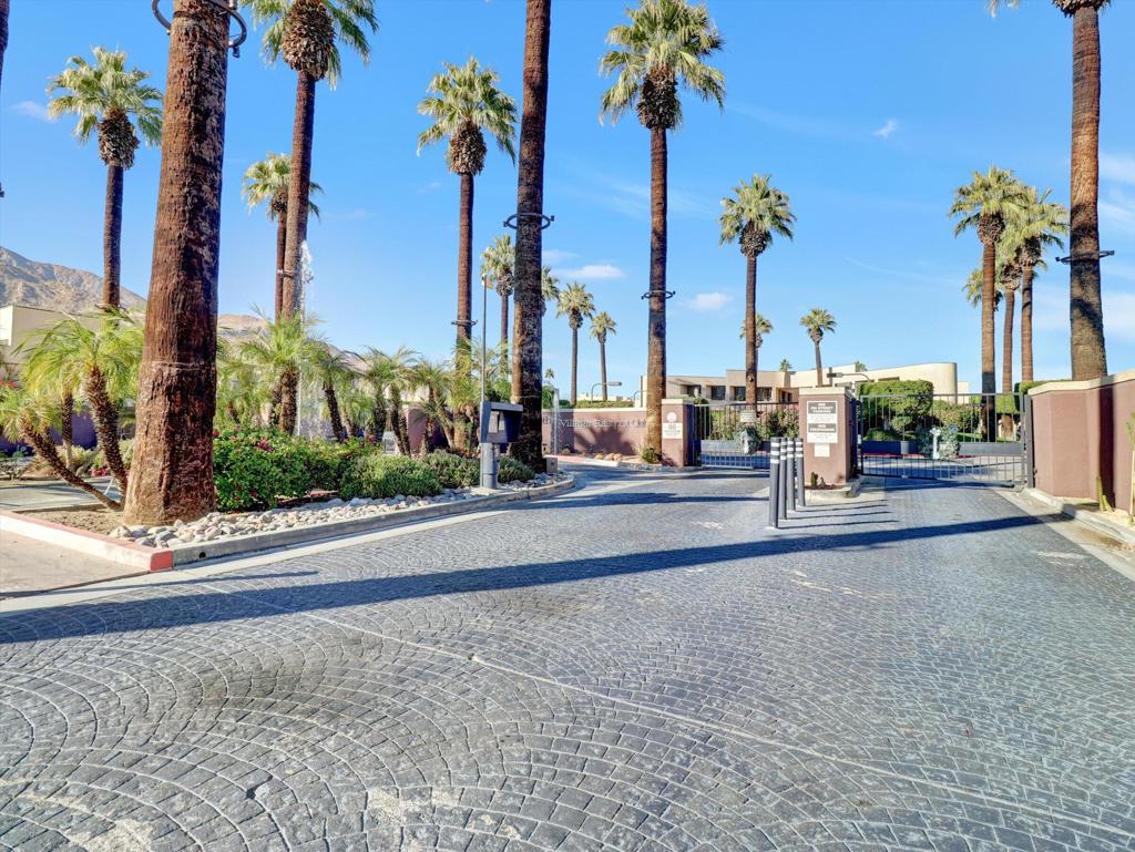 426 Village Square W