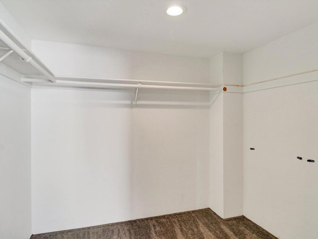 426 Village Square W