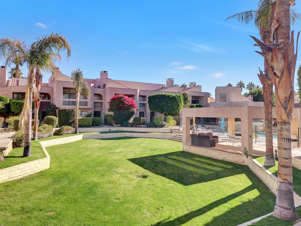 426 Village Square W