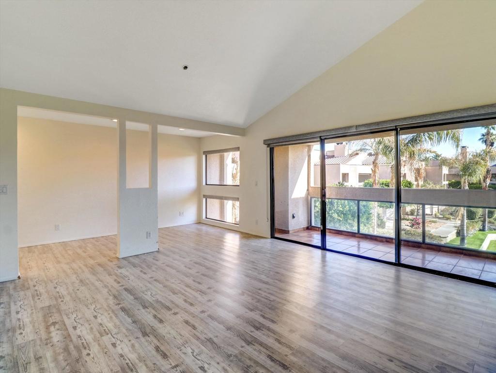 426 Village Square W