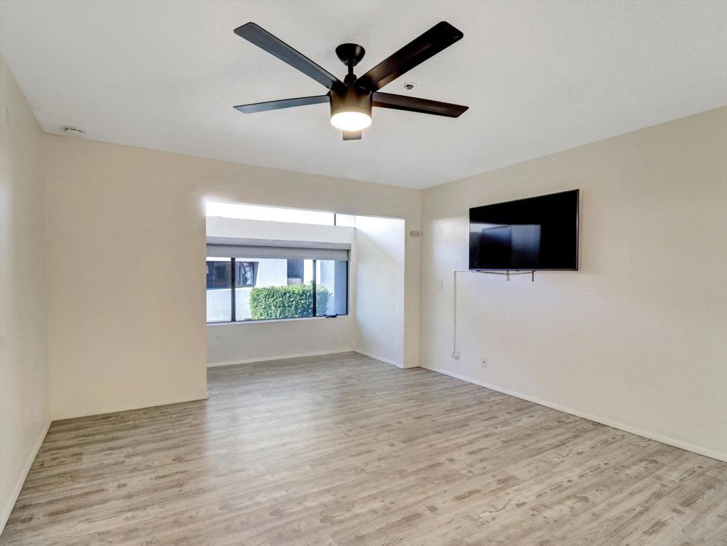 426 Village Square W