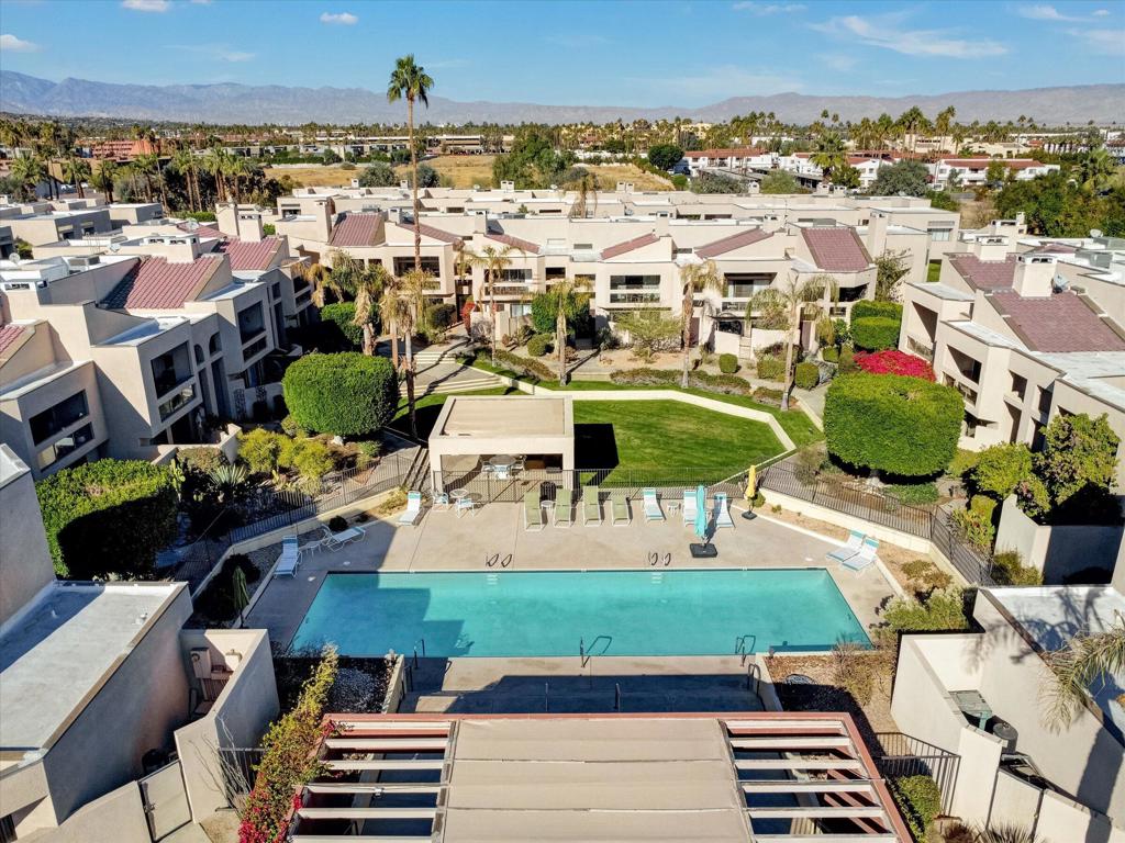 426 Village Square W