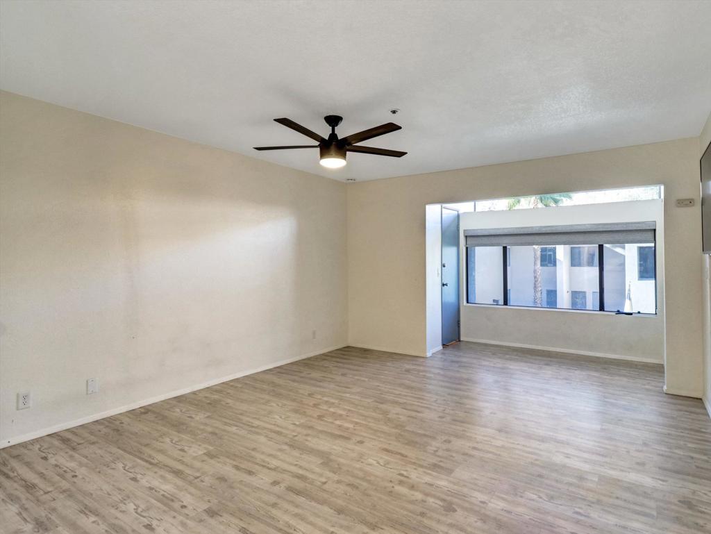 426 Village Square W