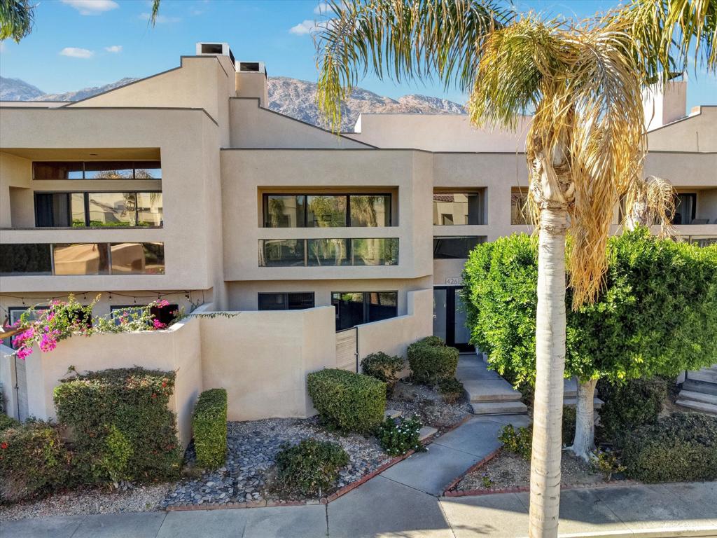 426 Village Square W