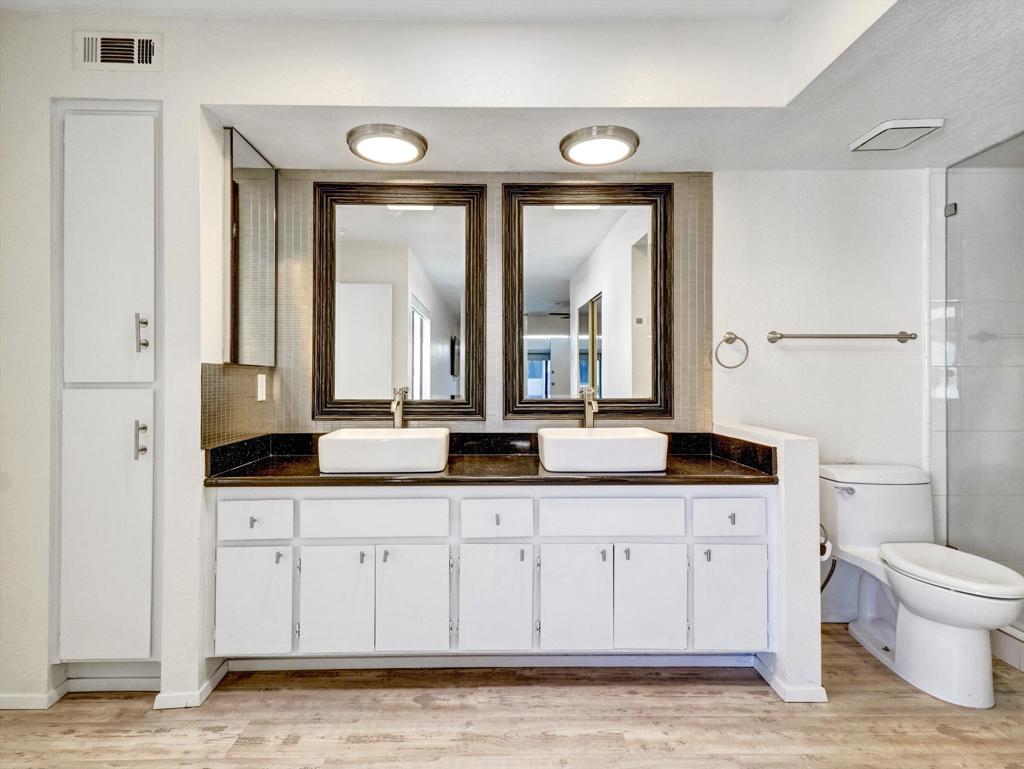 426 Village Square W