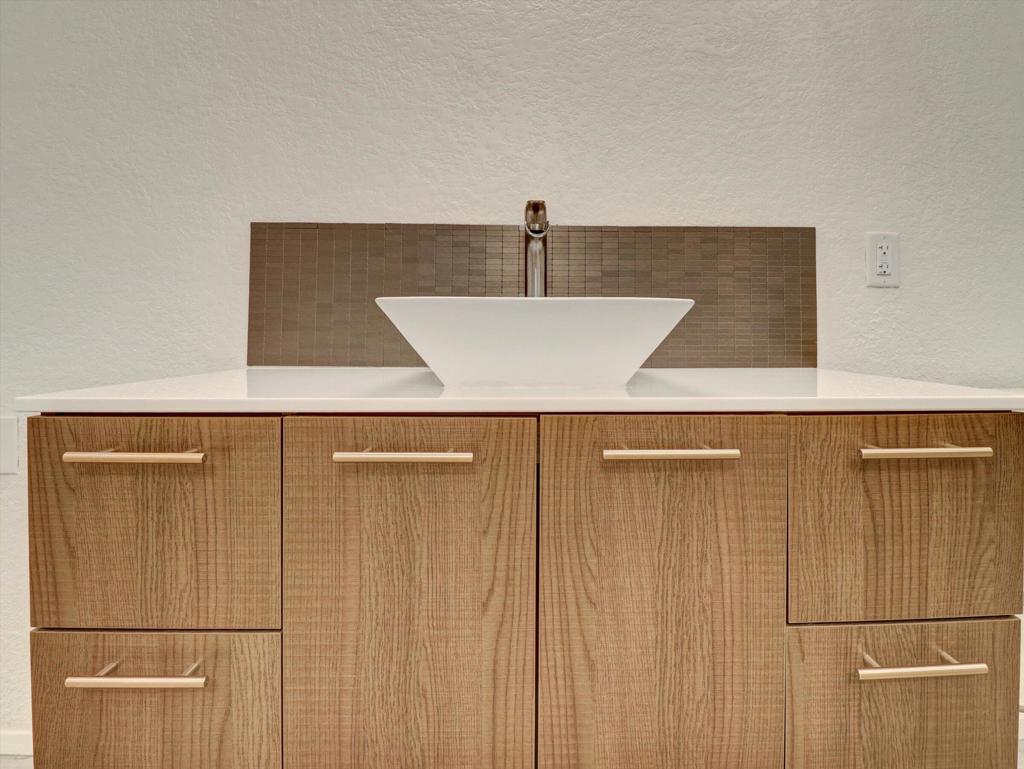 426 Village Square W