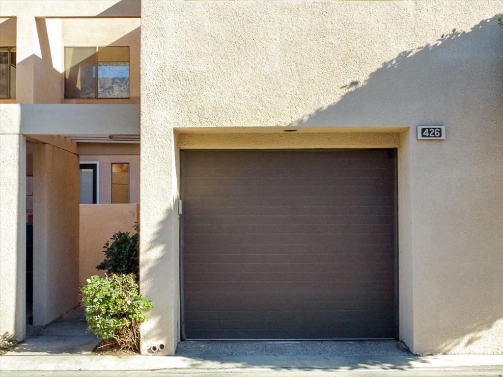 426 Village Square W