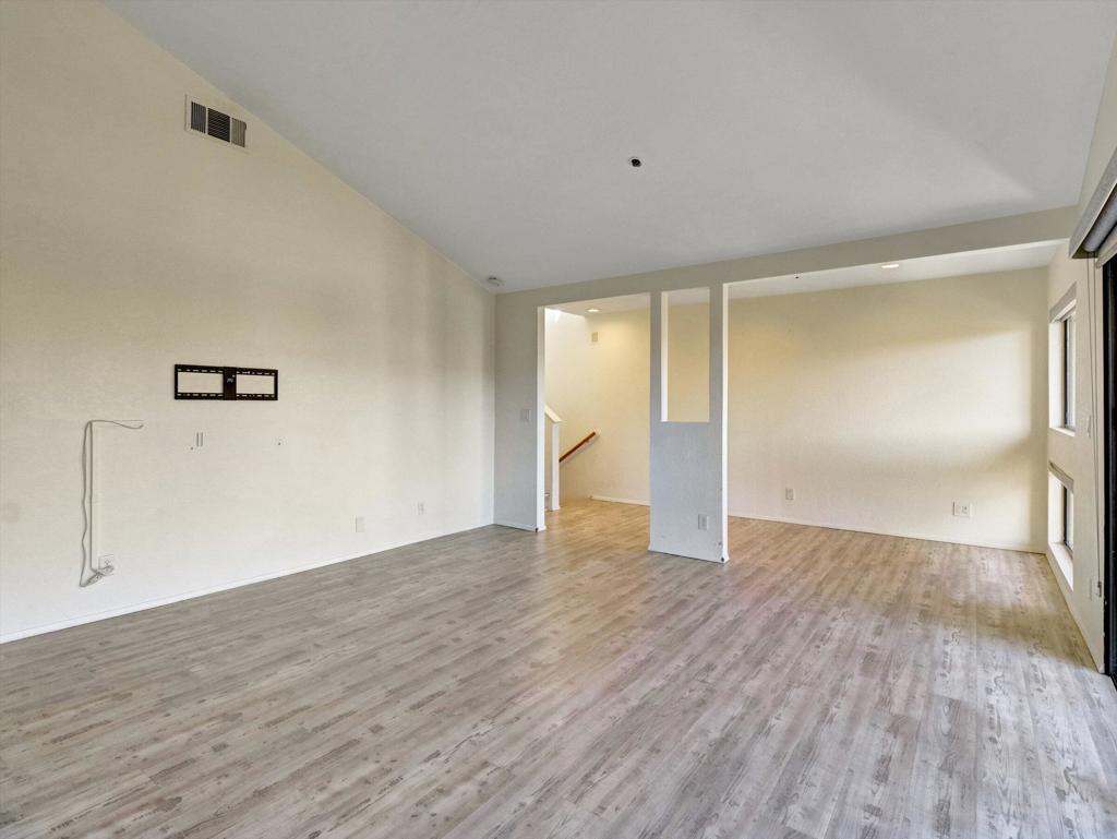 426 Village Square W