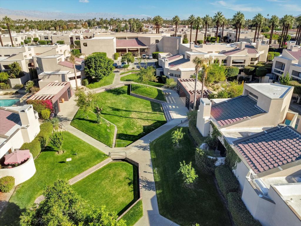 426 Village Square W