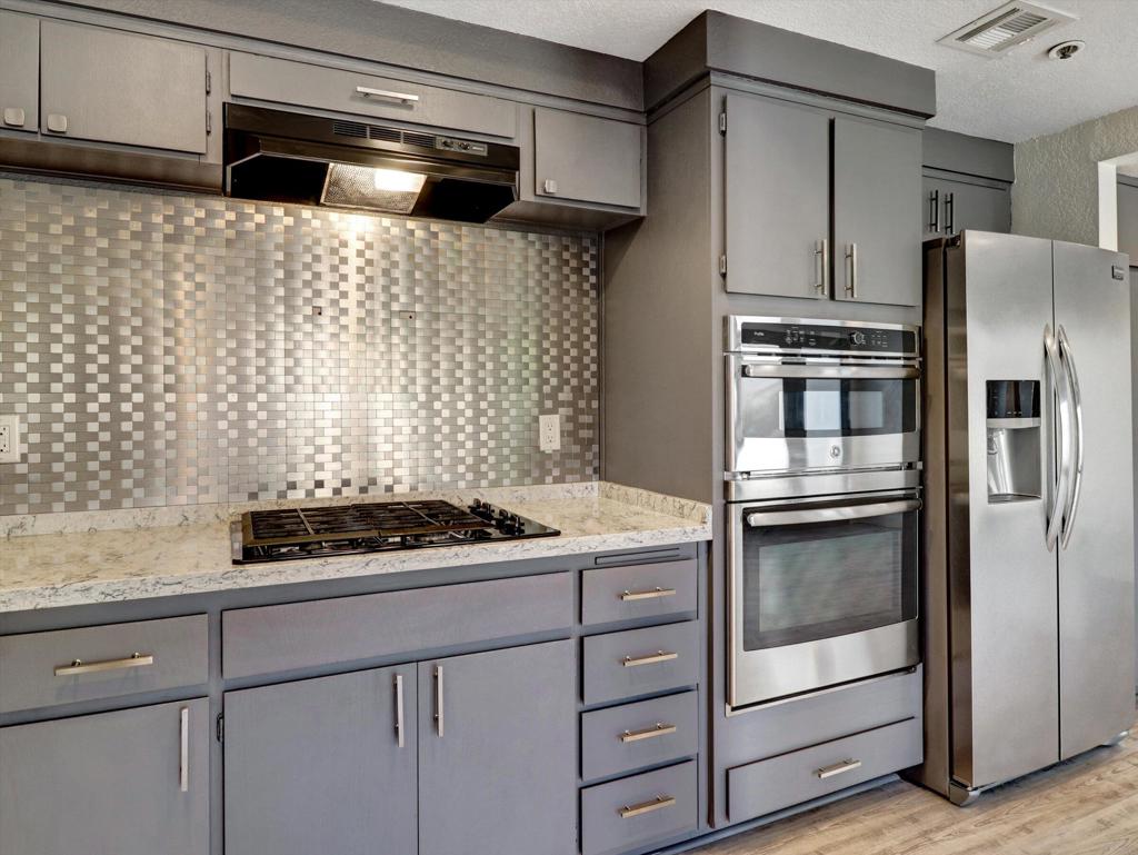 426 Village Square W