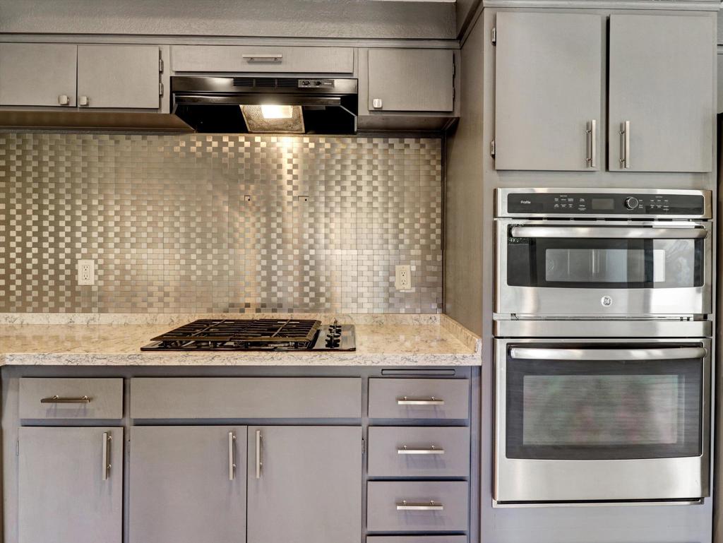 426 Village Square W