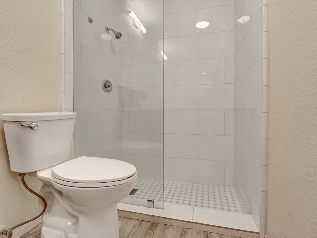 426 Village Square W