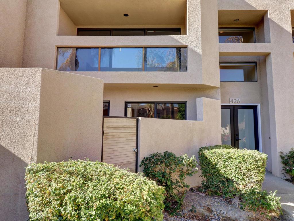 426 Village Square W