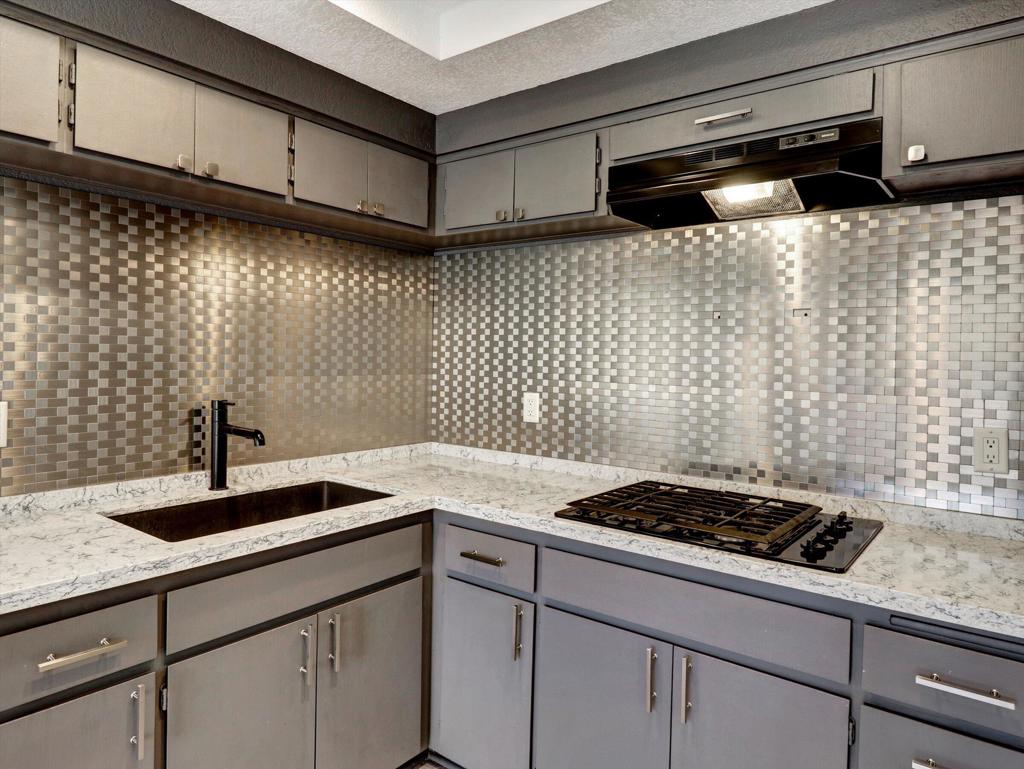 426 Village Square W