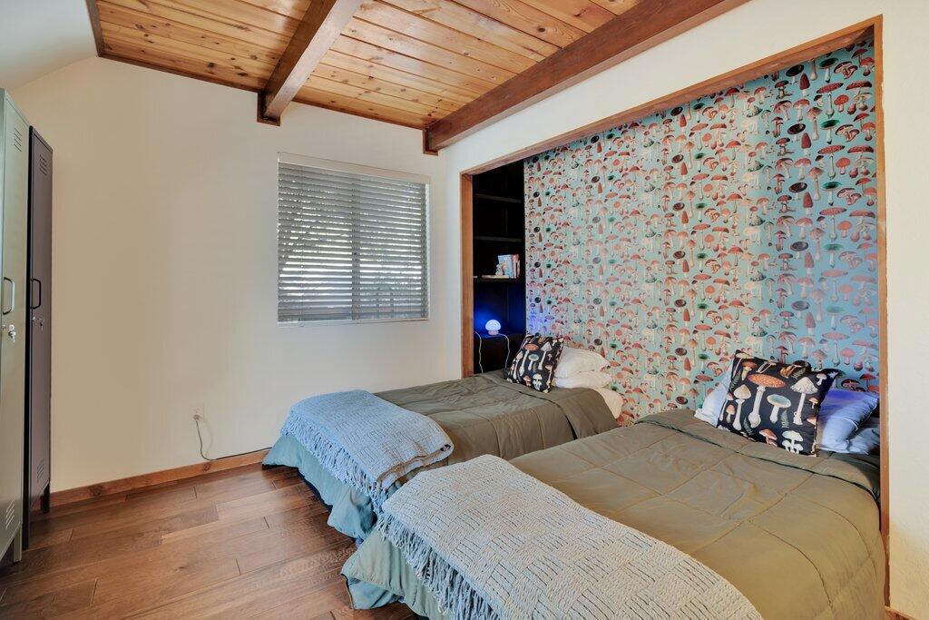 26785 Crestview Drive