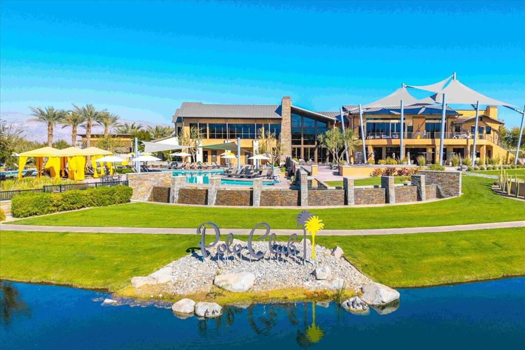 82460 W Mccarroll Drive