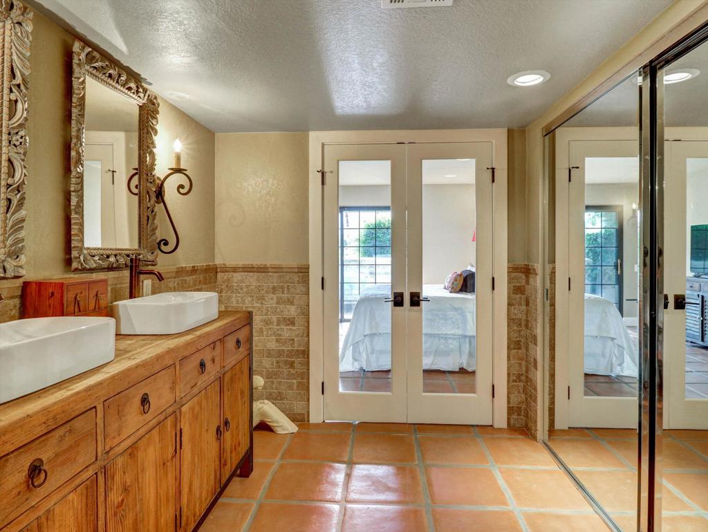 2001 E Camino Parocela G45