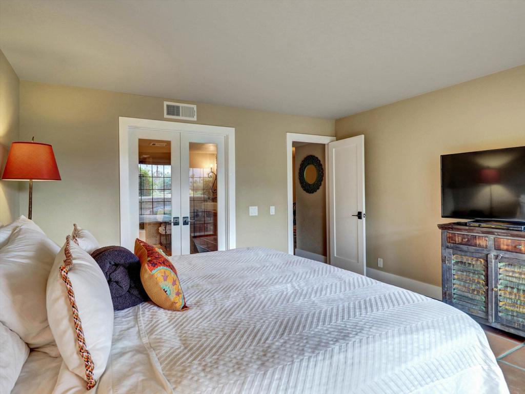 2001 E Camino Parocela G45