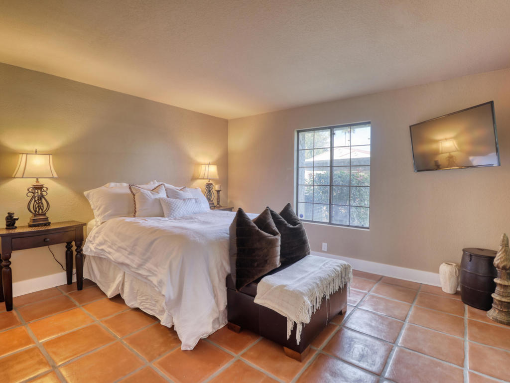 2001 E Camino Parocela G45