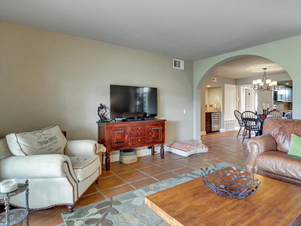 2001 E Camino Parocela G45