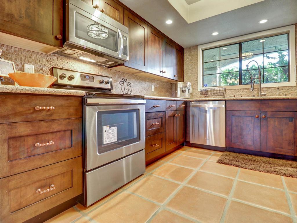 2001 E Camino Parocela G45