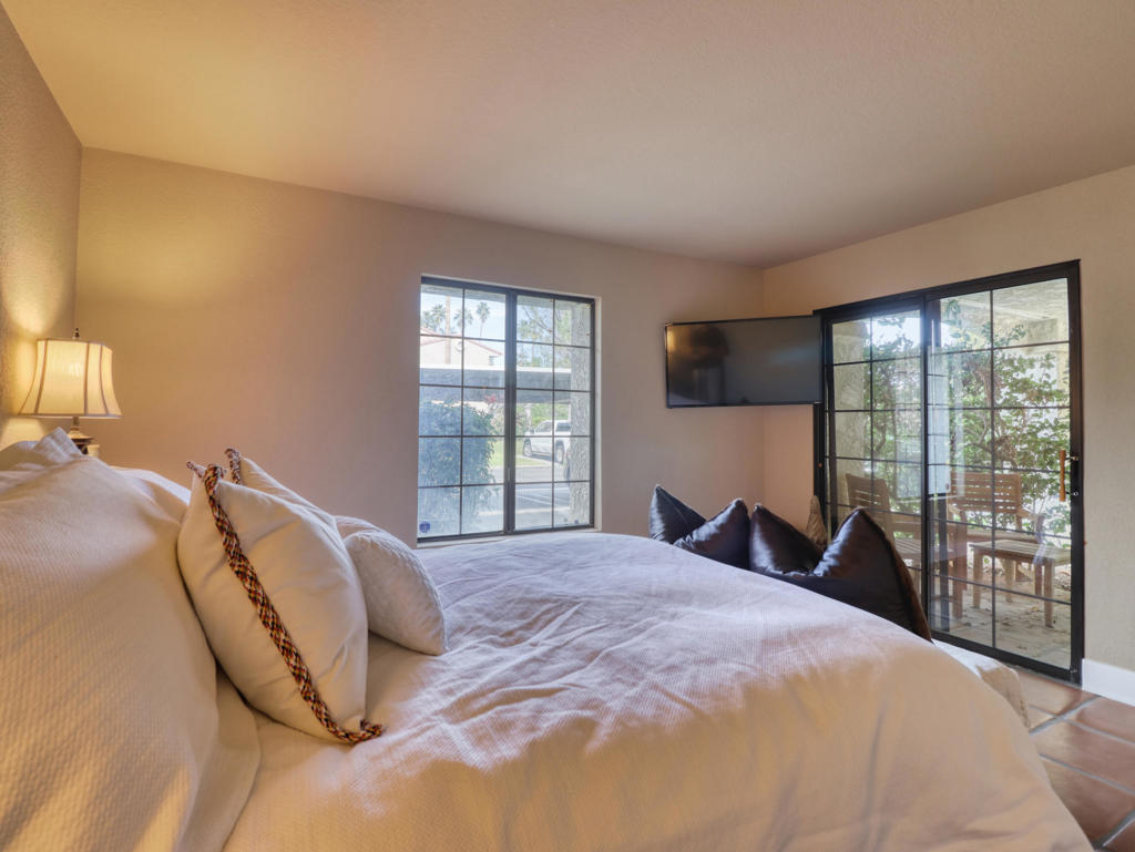 2001 E Camino Parocela G45