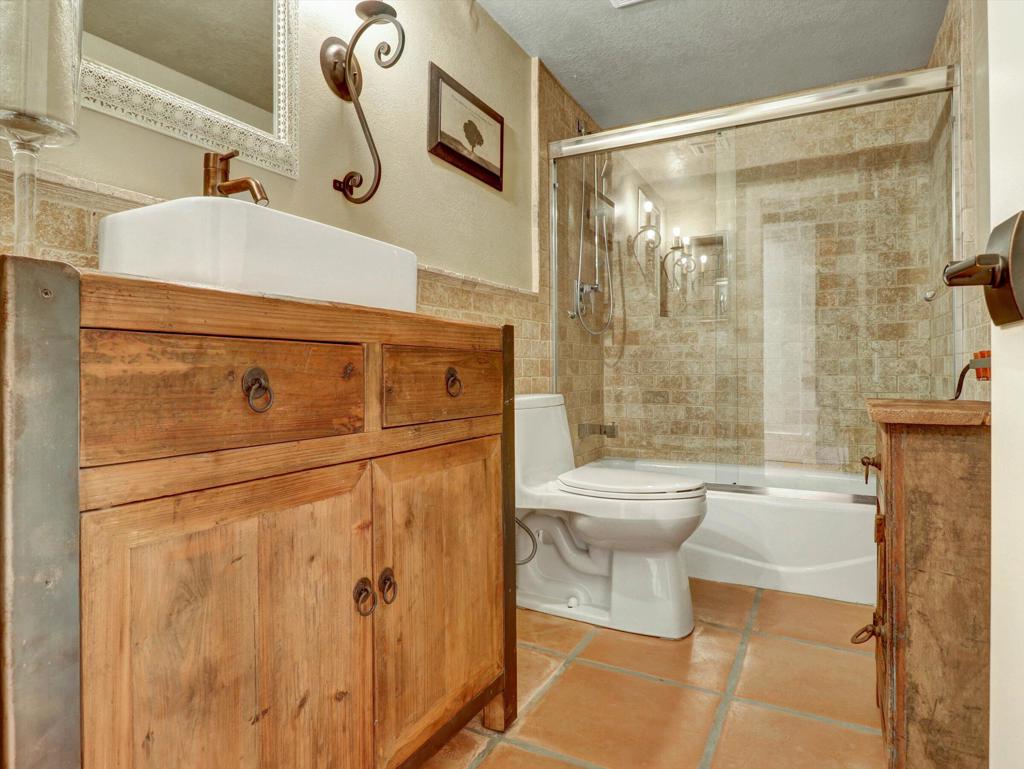 2001 E Camino Parocela G45