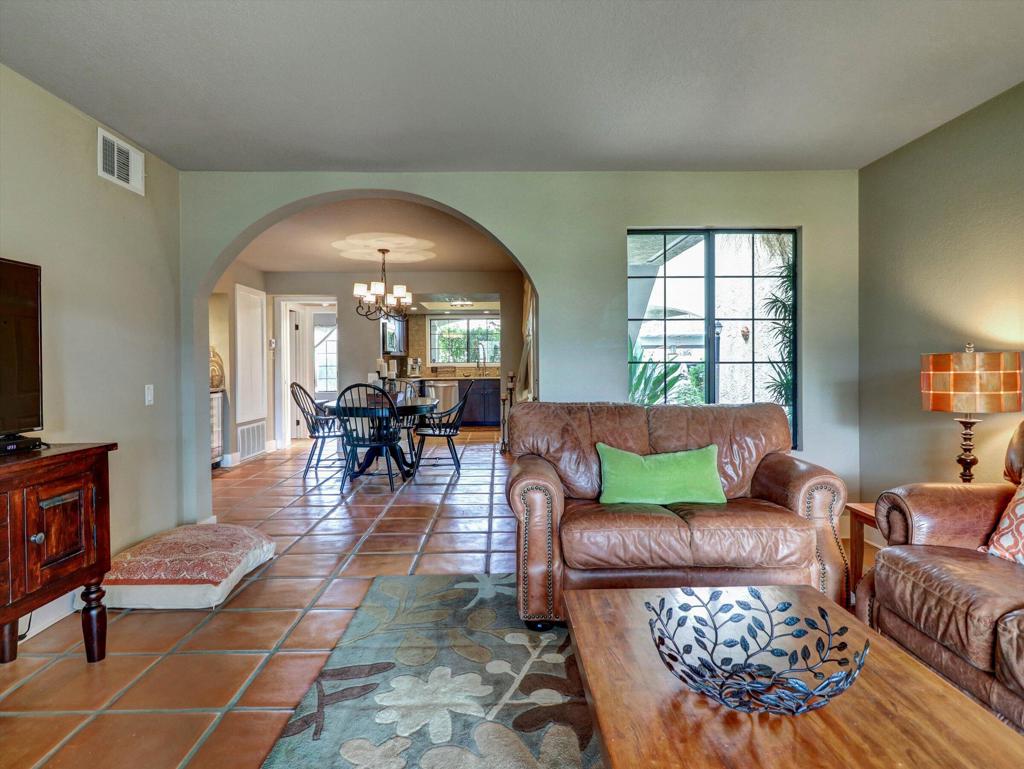 2001 E Camino Parocela G45