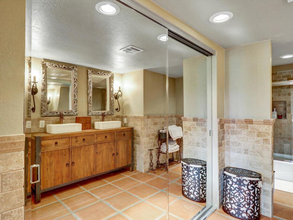 2001 E Camino Parocela G45