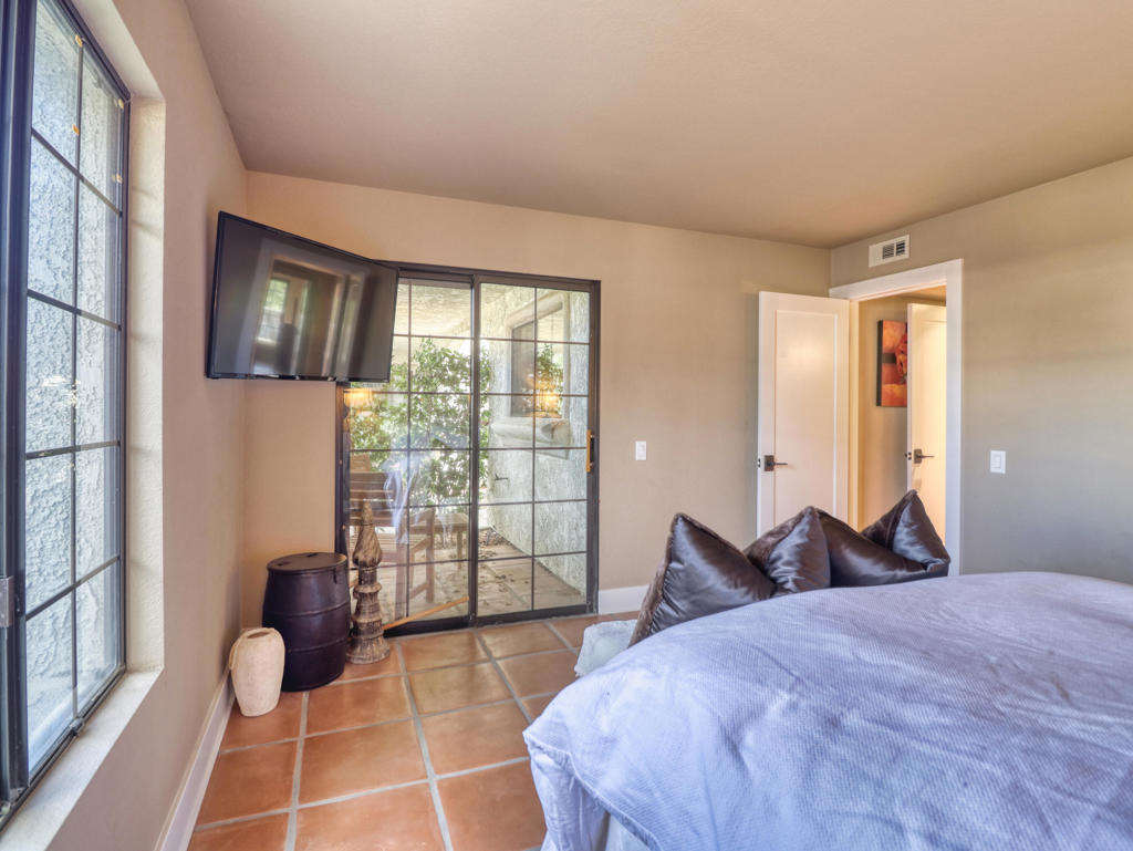 2001 E Camino Parocela G45