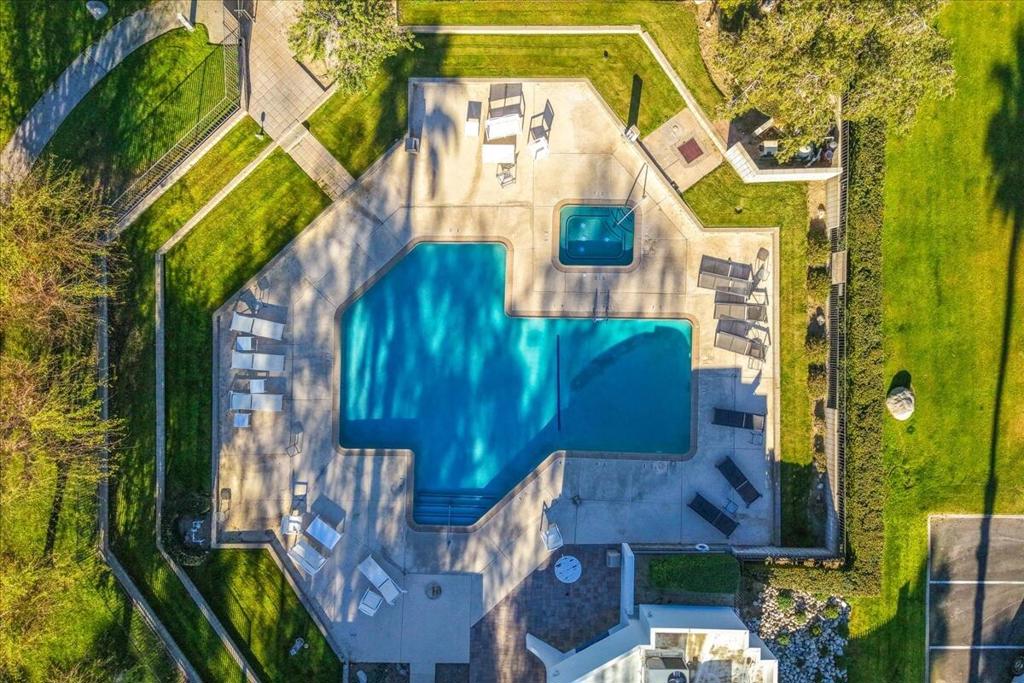 72303 Sommerset Drive