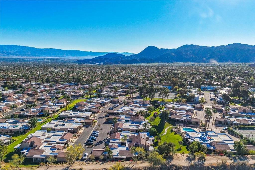 72303 Sommerset Drive