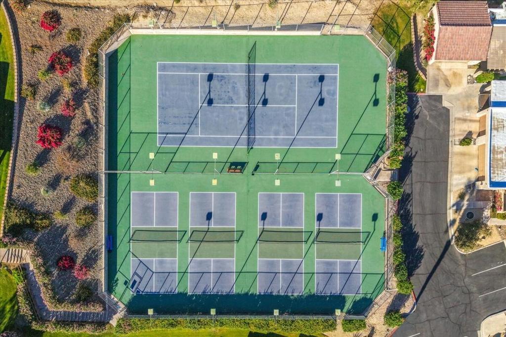 72303 Sommerset Drive