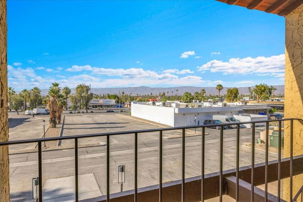 74090 El Paseo 101