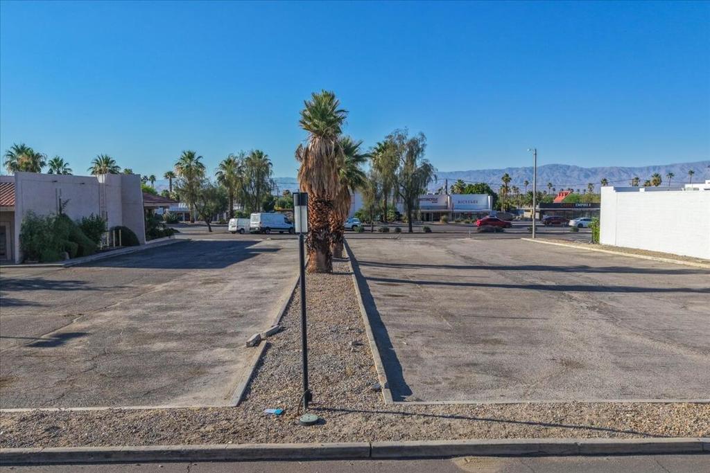 74090 El Paseo 101