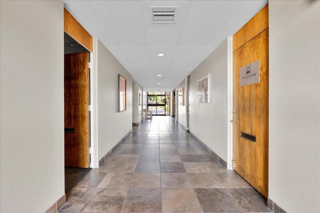 74090 El Paseo 101