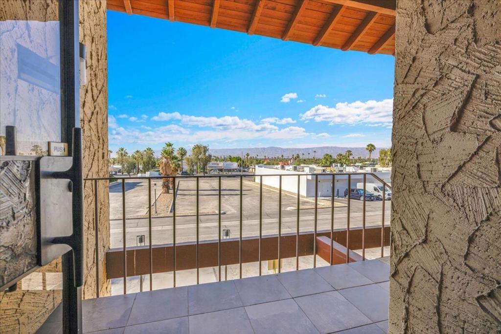 74090 El Paseo 101