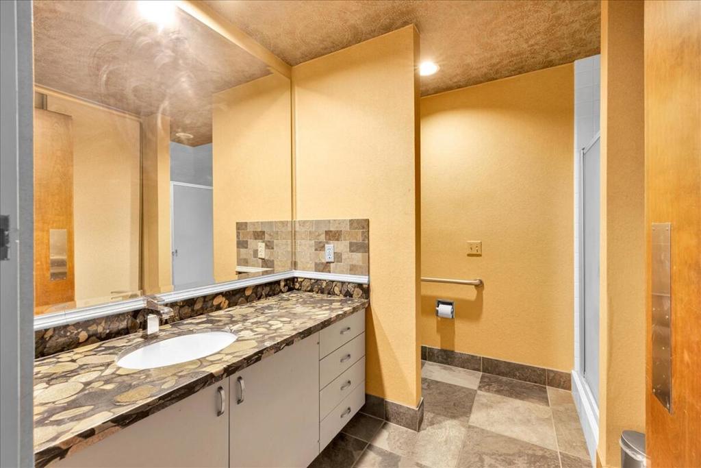 74090 El Paseo 101