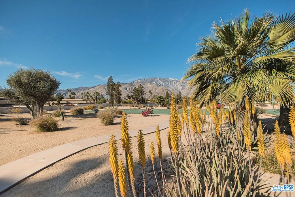 3004 E SUNFLOWER Circle