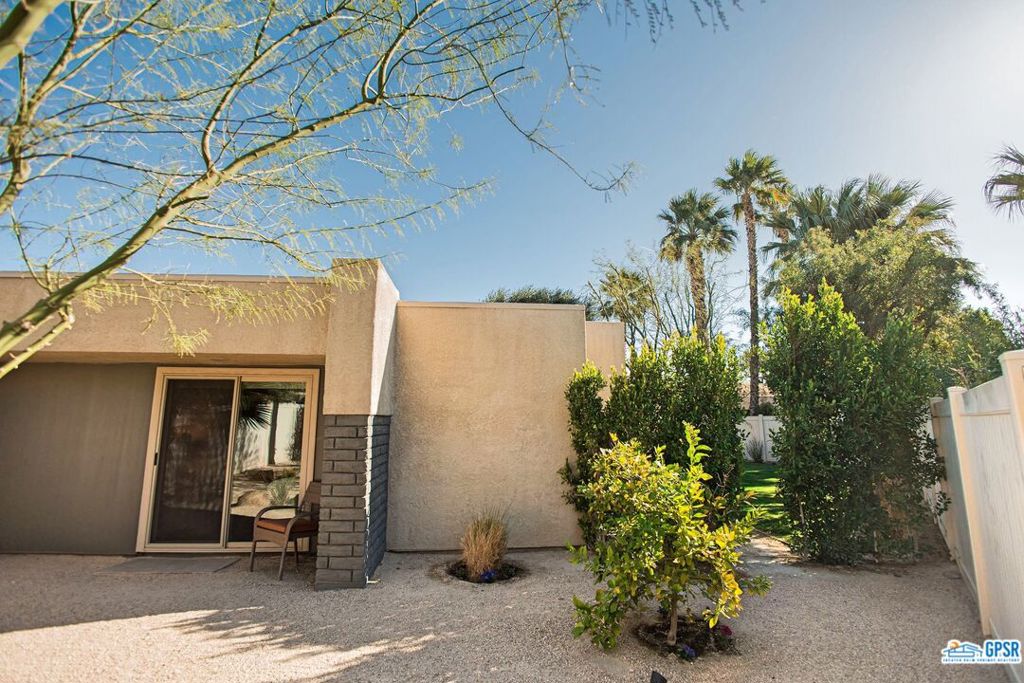 3004 E SUNFLOWER Circle