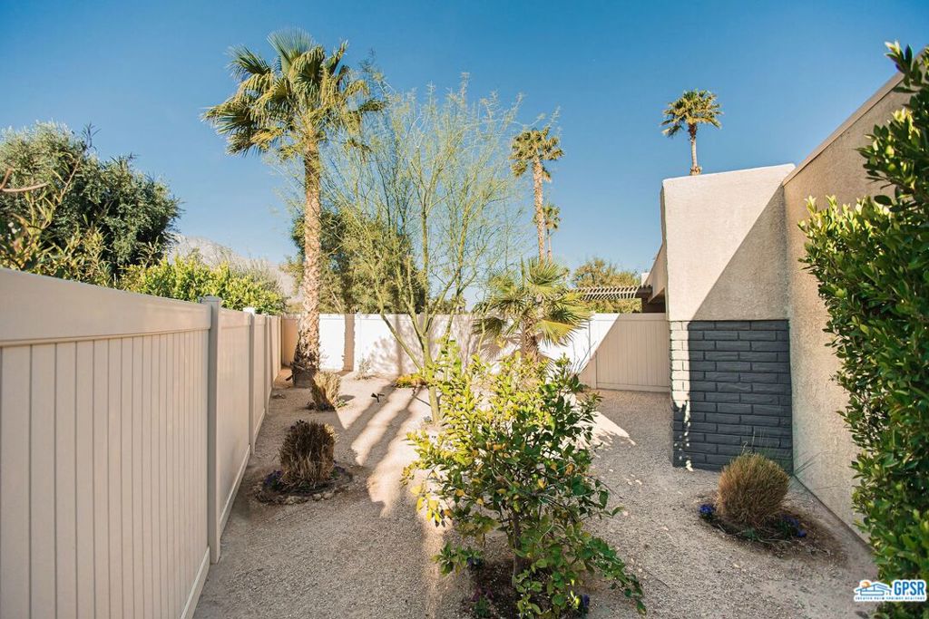 3004 E SUNFLOWER Circle