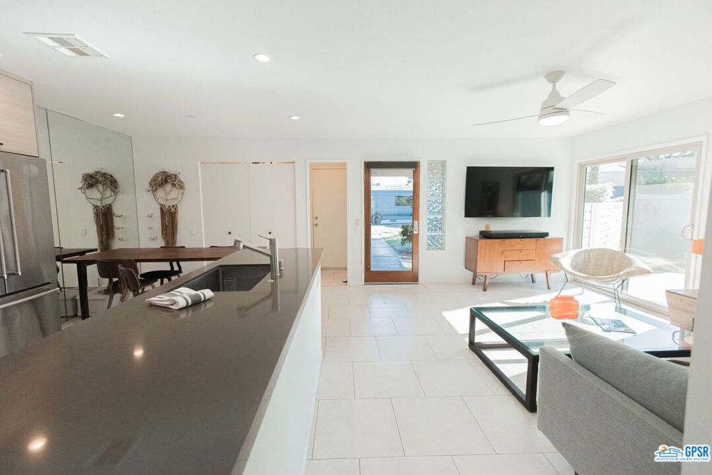 3004 E SUNFLOWER Circle