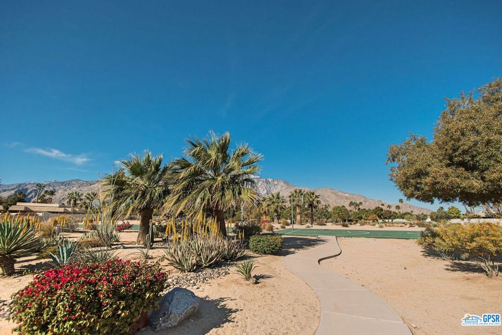 3004 E SUNFLOWER Circle