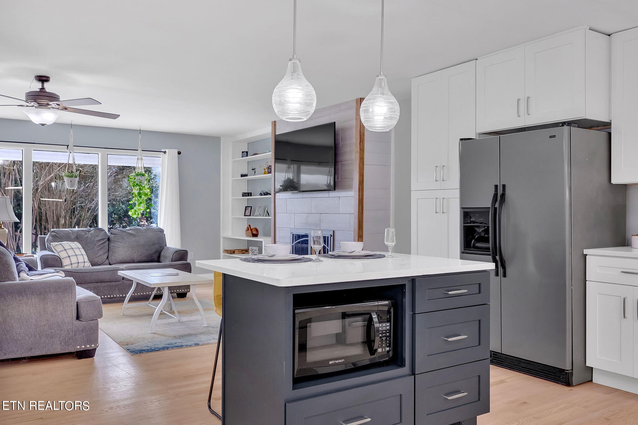 209 N Riverview Circle